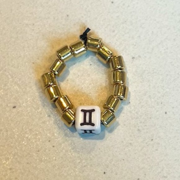 "GEMINI" HOROSCOPE BLACK BEADED RING (ONE SIZE) - Picture 1 of 3